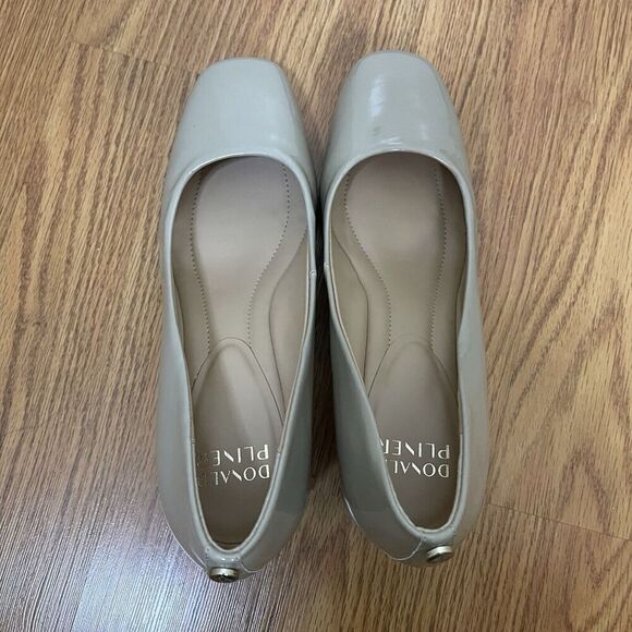 Donald J. Pliner Nude patent leather square toe pump heels size 9 - Picture 11 of 11
